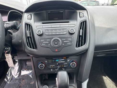 Used 2017 Ford Focus SE FWD image 28