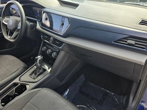 Certified 2023 Volkswagen Taos SE w/ Panoramic Sunroof Package FWD image 18
