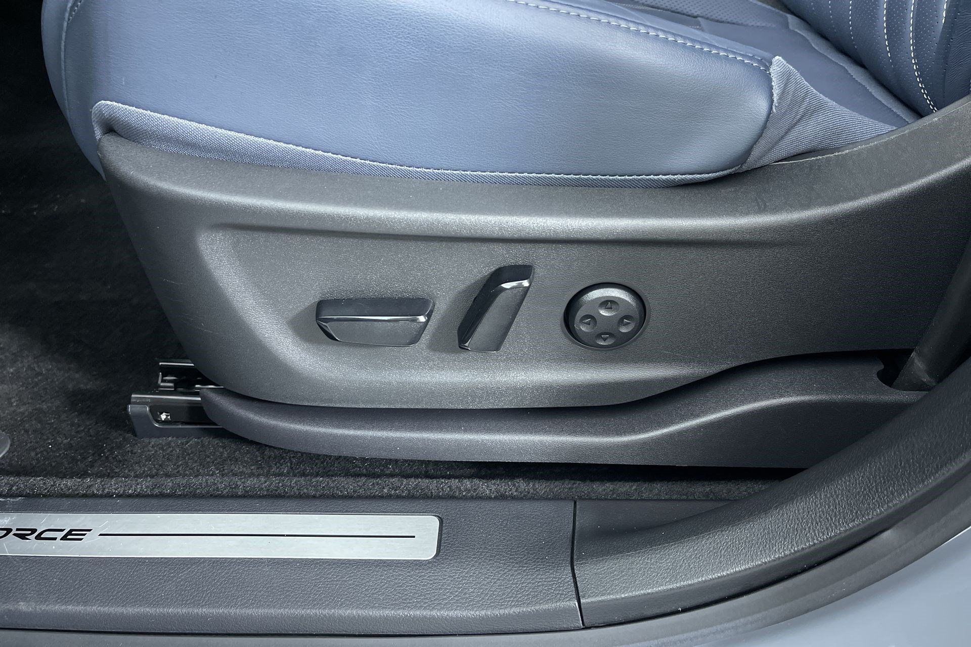 Certified 2024 Nissan Ariya AWD image 12