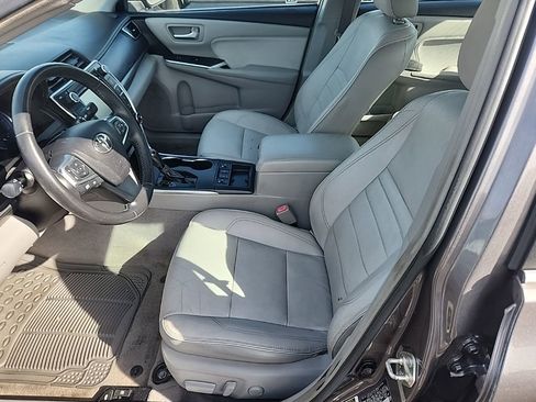 Certified 2017 Toyota Camry XLE w/ Moonroof Package image 9