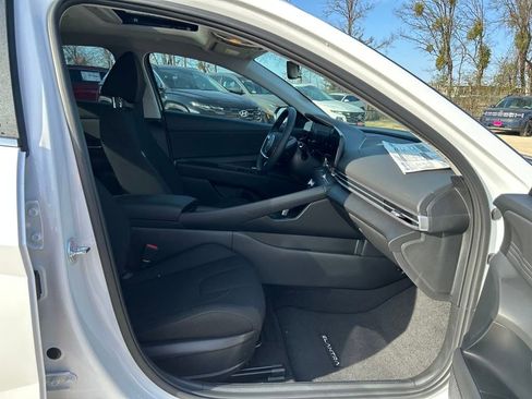 Used 2025 Hyundai Elantra SEL image 26