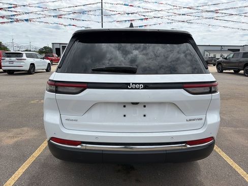 Used 2025 Jeep Grand Cherokee Limited w/ Trailer Tow Package AWD/4WD image 5