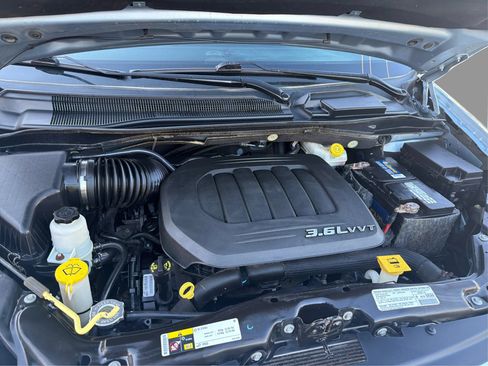 Used 2013 Chrysler Town & Country Touring FWD image 13