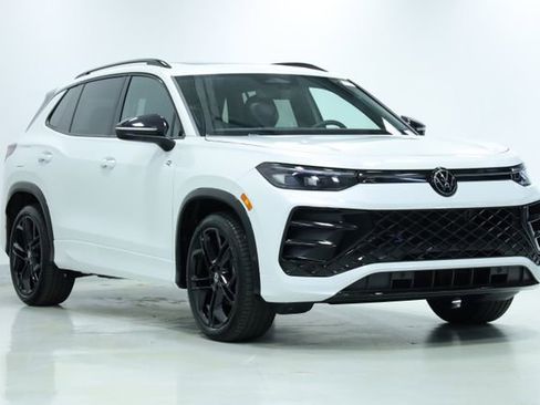 New 2026 Volkswagen Tiguan SE R-Line FWD image 3