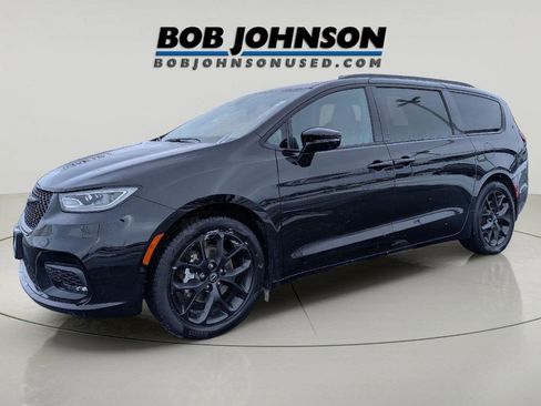 Used 2026 Chrysler Pacifica Limited w/ S Appearance Package image 3