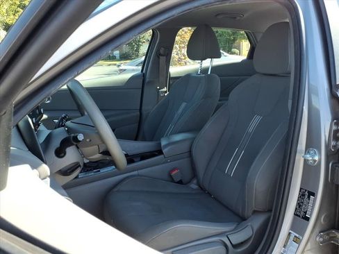 Used 2023 Hyundai Elantra Blue image 3