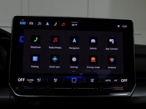 Used 2025 Volkswagen Golf image 60