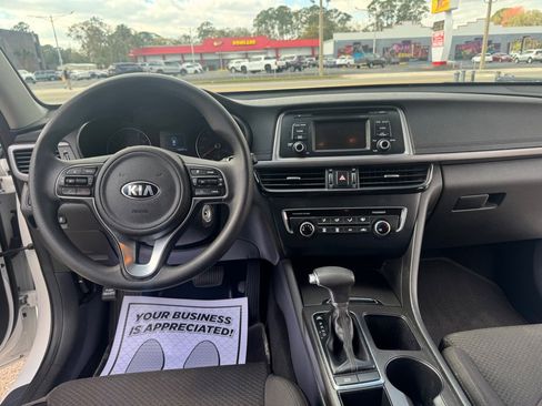 Used 2016 Kia Optima LX image 12