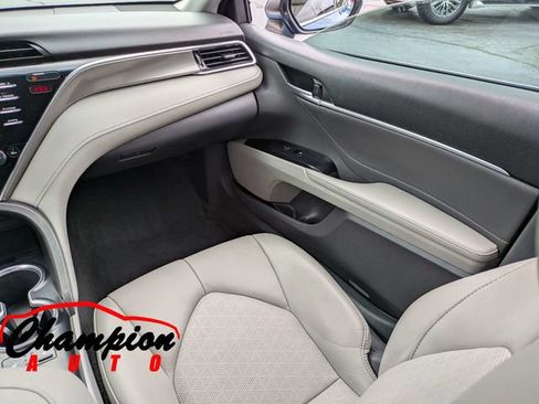 Used 2018 Toyota Camry XSE FWD image 19