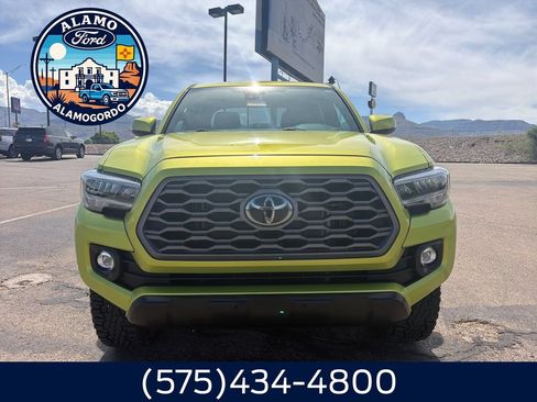 Used 2023 Toyota Tacoma TRD Off-Road w/ Technology Package AWD/4WD image 8