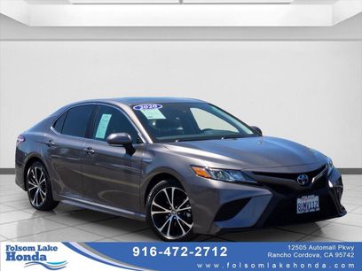 Used 2020 Toyota Camry SE w/ Sunroof Package