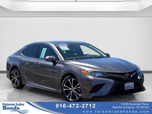 Used 2020 Toyota Camry SE w/ Sunroof Package FWD image 1