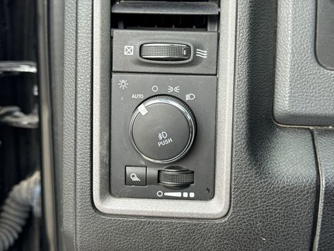 Used 2018 RAM 1500 Express w/ Express Value Package AWD/4WD image 30