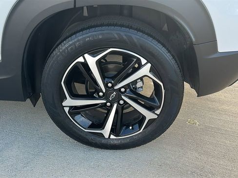 Used 2021 Chevrolet TrailBlazer RS w/ Sun and Liftgate Package image 18