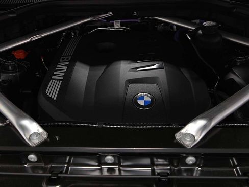 Used 2026 BMW X5 xDrive40i w/ M Sport Package AWD/4WD image 17