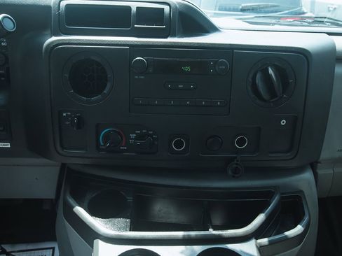 Used 2019 Ford E-350 and Econoline 350 Super Duty image 10