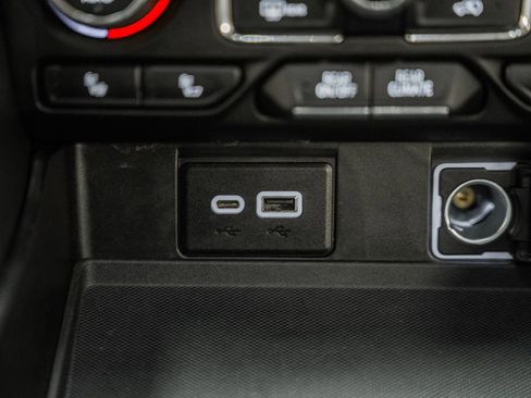 Used 2021 Chevrolet Suburban Z71 image 31