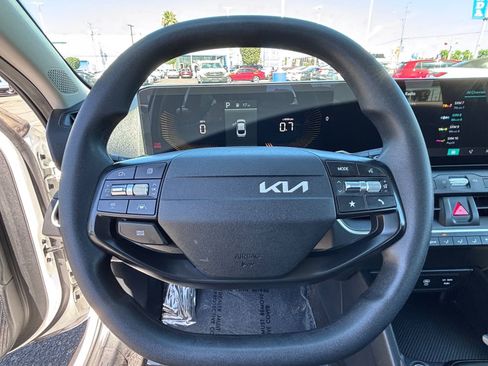 Used 2025 Kia K4 FWD image 23