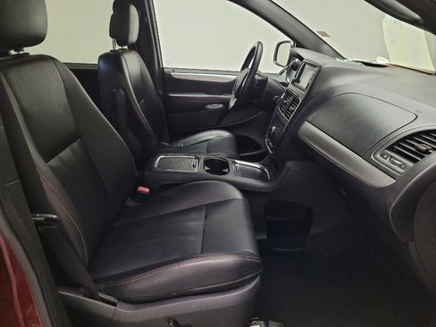 Used 2018 Dodge Grand Caravan GT image 21