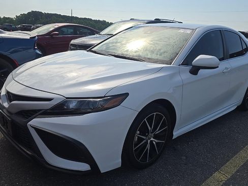 Used 2021 Toyota Camry SE FWD image 1