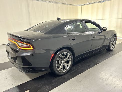 Used 2016 Dodge Charger R/T RWD image 2