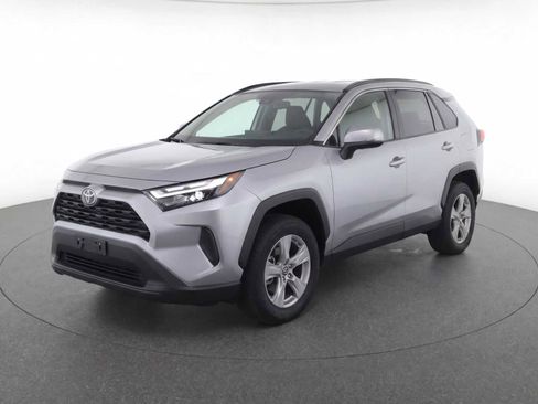 Used 2025 Toyota RAV4 XLE AWD/4WD image 1