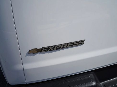 Used 2025 Chevrolet Express 2500 w/ Communications Package RWD image 9