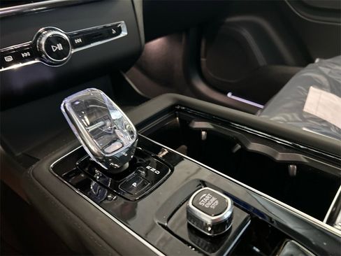 New 2026 Volvo XC90 B6 Plus w/ Protection Package Premier image 18