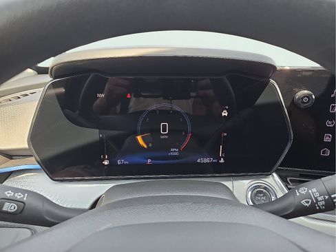 Used 2025 Chevrolet Trax LT FWD image 23