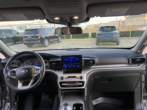 Used 2020 Ford Explorer XLT image 11