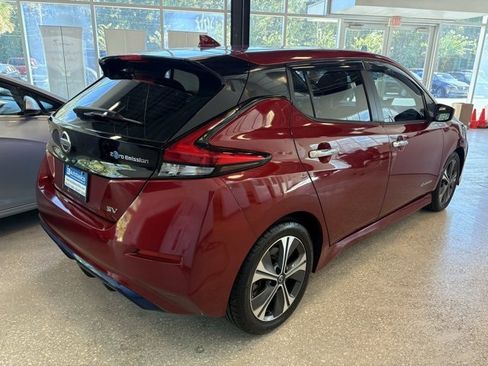 Used 2019 Nissan Leaf SV w/ SV Technology Package image 3