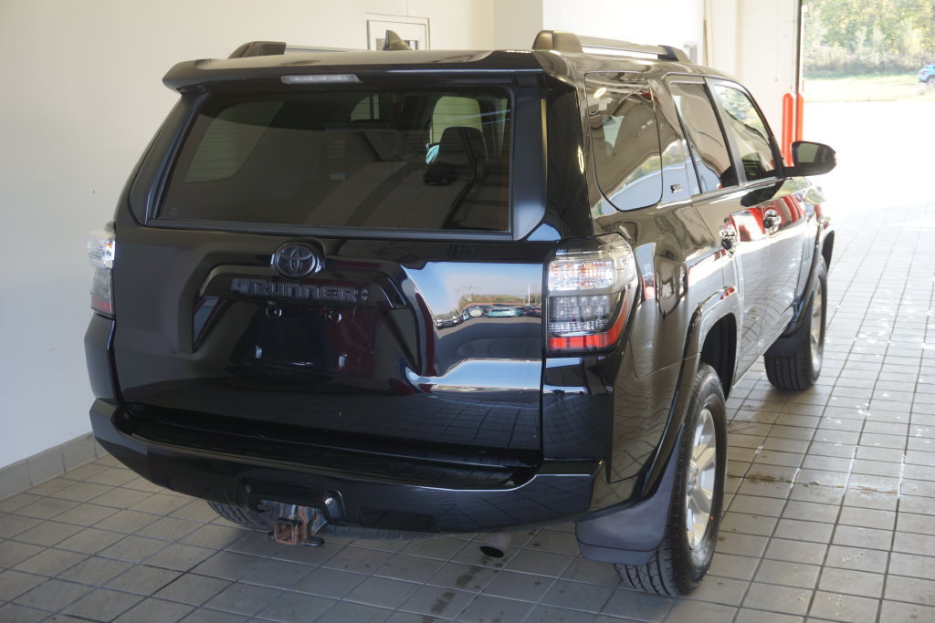 Used 2021 Toyota 4Runner SR5 Premium w/ Moonroof Package AWD/4WD image 17