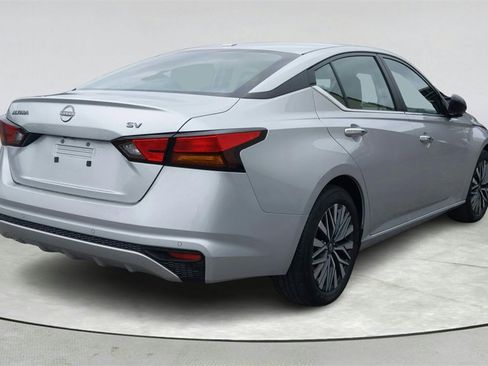 Used 2024 Nissan Altima 2.5 SV image 6