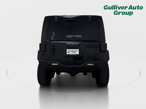 Used 2018 Jeep Wrangler Unlimited Sahara AWD/4WD image 7