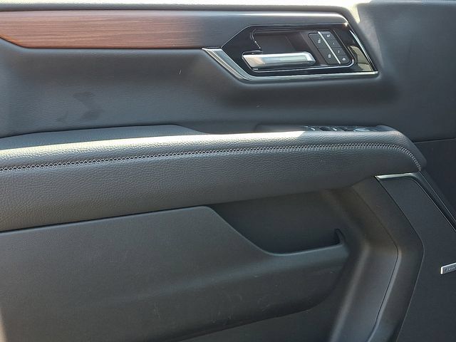Used 2025 GMC Yukon Denali AWD/4WD image 21