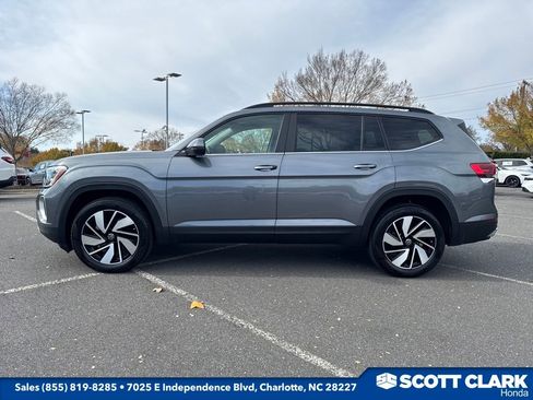 Used 2024 Volkswagen Atlas SE image 2