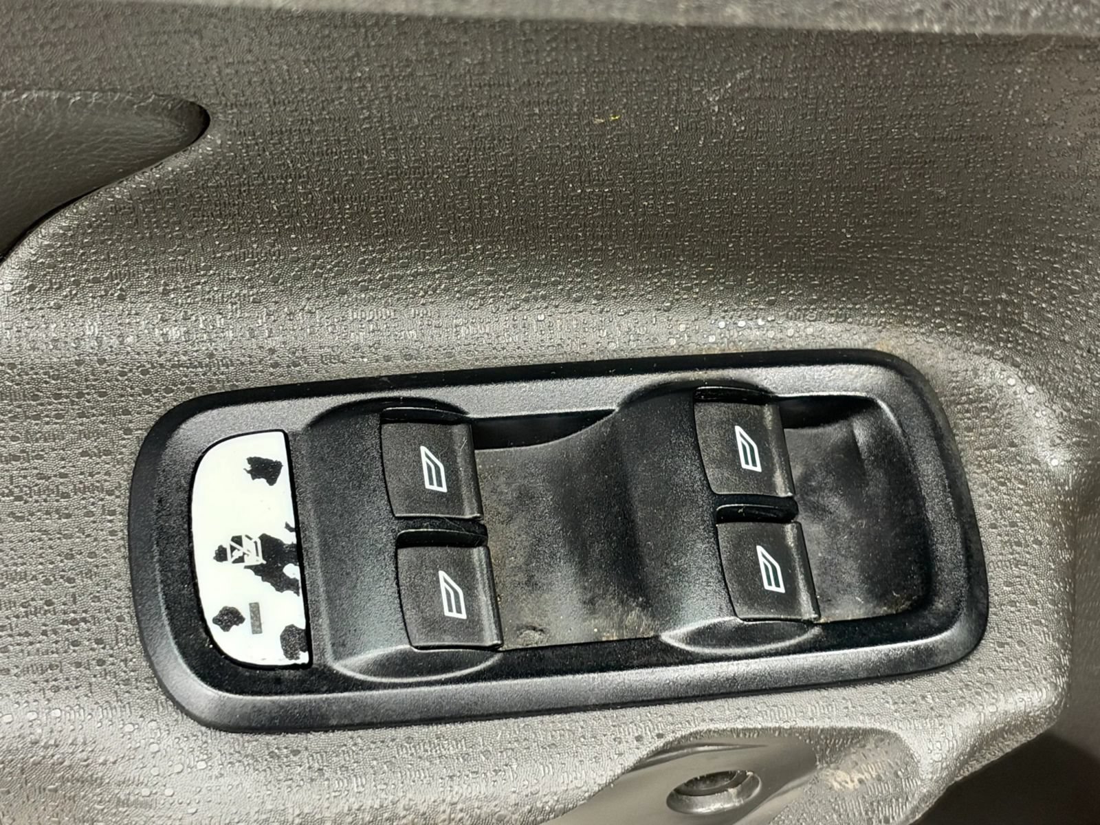 Used 2014 Ford Fiesta Titanium FWD image 25