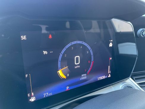 Used 2025 Chevrolet Trax LT image 40