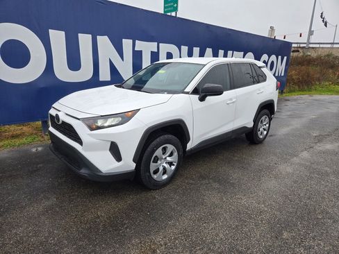 Used 2022 Toyota RAV4 LE image 3