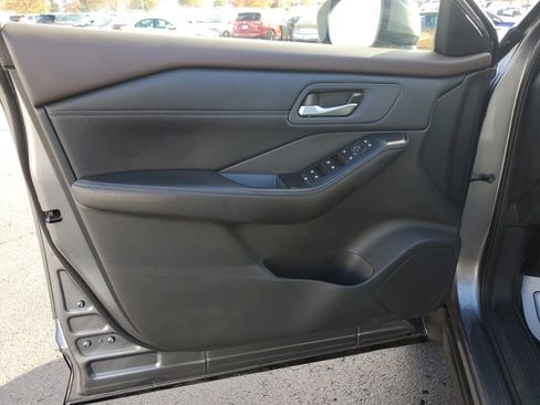 Used 2022 Nissan Rogue SV w/ SV Premium Package image 28