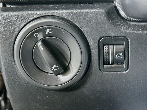 Used 2010 Volkswagen Beetle Coupe FWD image 16