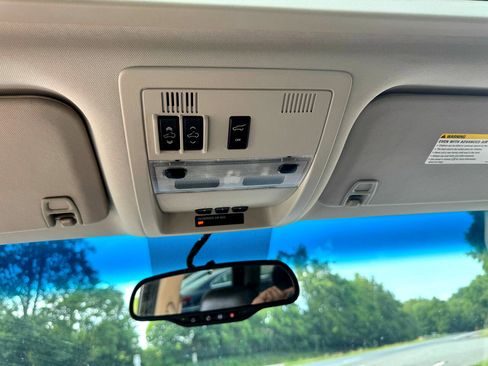 Used 2012 GMC Yukon Denali image 18