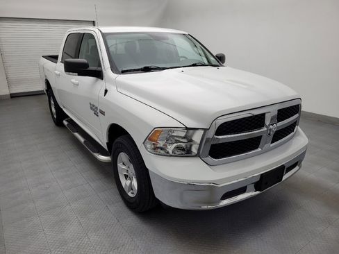 Used 2019 RAM 1500 Classic SLT w/ Luxury Group image 13