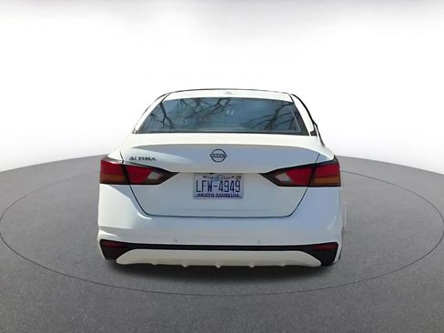 Used 2025 Nissan Altima 2.5 SV FWD image 12