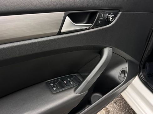 Used 2015 Volkswagen Passat 1.8T SE image 11