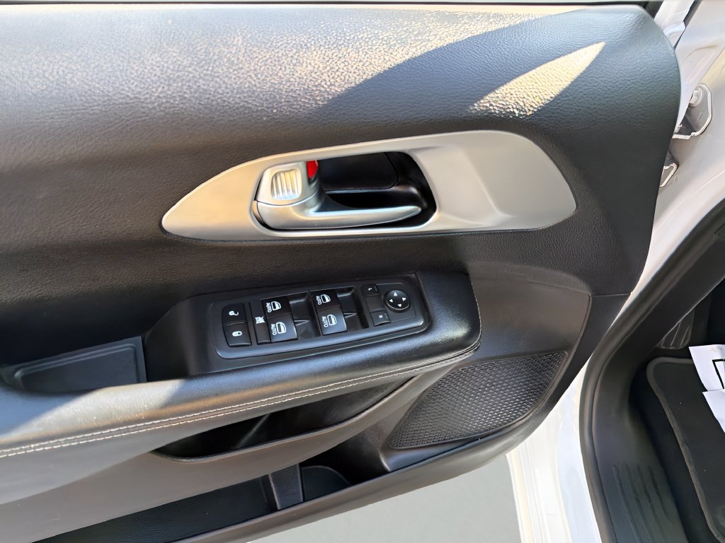 Used 2019 Chrysler Pacifica Touring-L Plus w/ S Appearance Package FWD image 15