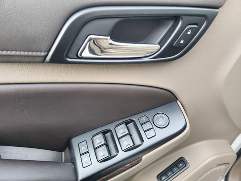 Used 2016 Chevrolet Suburban LT image 26