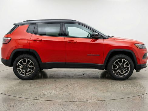 Used 2025 Jeep Compass Trailhawk AWD/4WD image 11