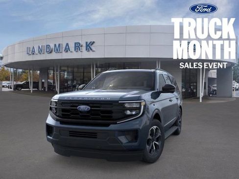 New 2026 Ford Expedition Active image 2