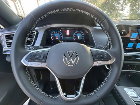New 2026 Volkswagen Atlas Cross Sport SE FWD image 13